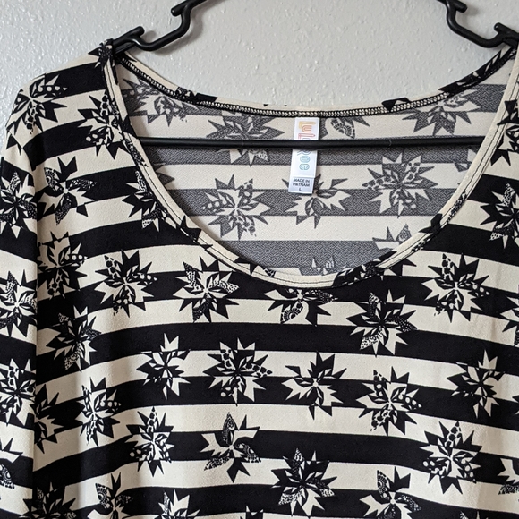 New LuLaRoe Lynnae L (14-16) - Picture 2 of 5